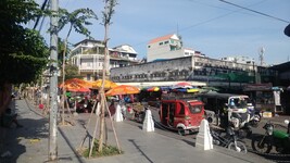 10-phnom-penh-street-scene-thumb.jpg